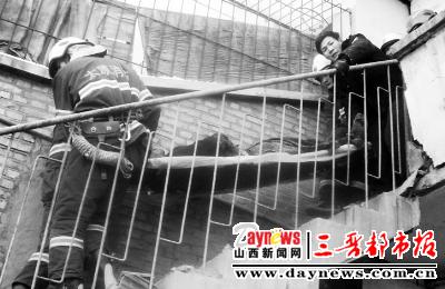 太原市小店区发生爆炸案件 警方一名现场处置