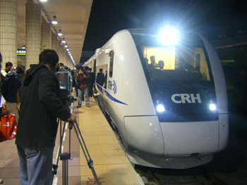 和谐号快捷 深穗港三地进入1小时生活圈