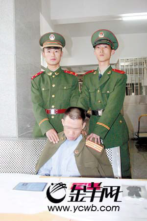 边防官兵一眼识破冒牌军官