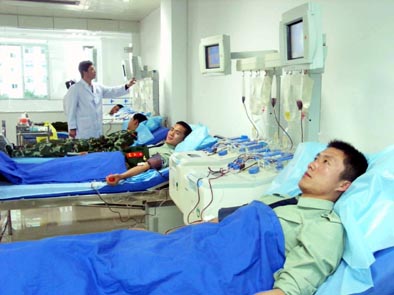 血库o型血小板告急 海口市民四面八方来献血