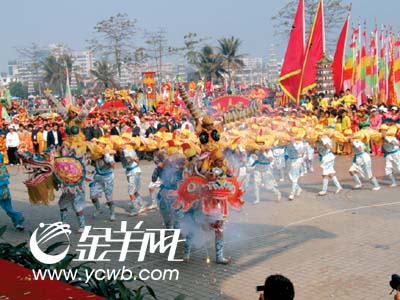 雷州—8000多人来表演