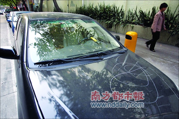 20余小车一夜被刮花