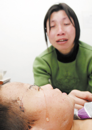 八岁男童即将摘除眼球(图)