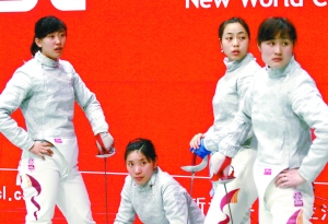中国女子佩剑队员谭雪,赵媛媛,包盈盈,黄海洋(从左到右)将在北京恭候