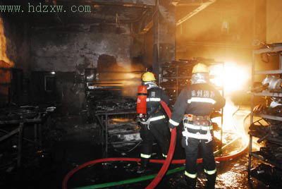 泉州北峰化工厂起火爆炸 火势得到控制