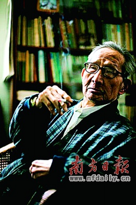 现代文学家贾植芳病逝