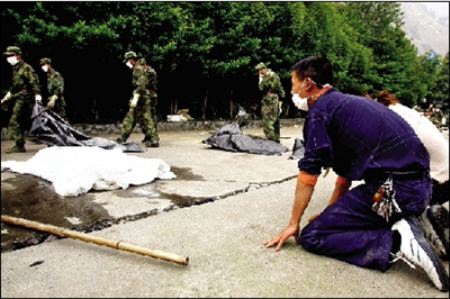 获救游客广播寻找救自己的村民