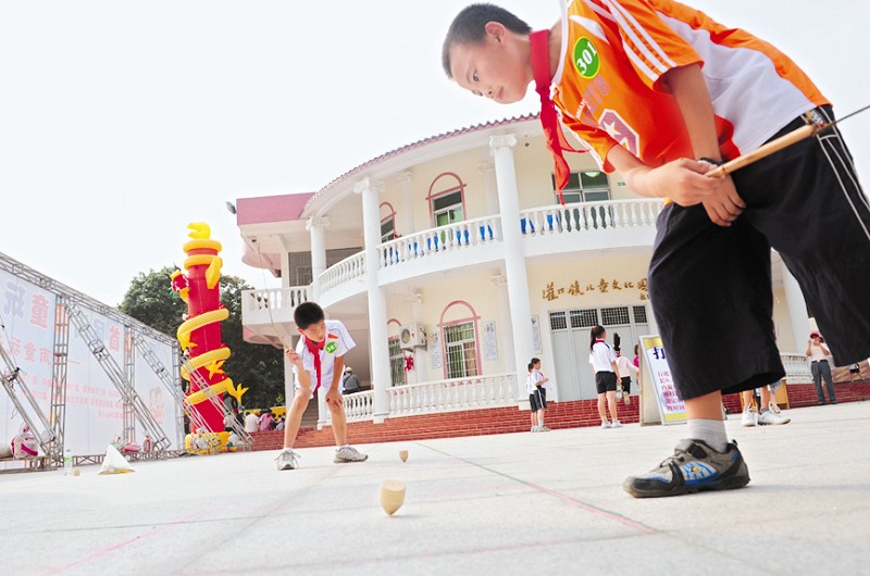 首届闽南童玩节昨举行,传统游戏仍受学生欢迎