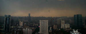 上海提前进入梅雨期雷电暴雨冰雹袭击城区(图)