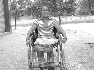 无腿女孩敲开大学门