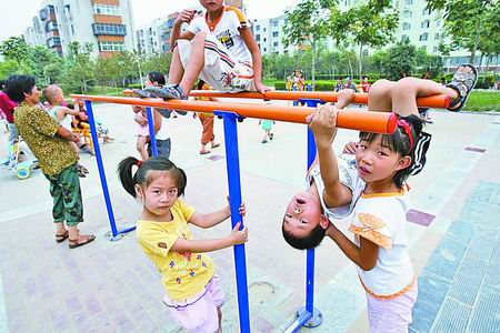 惹祸双杠上孩子们仍是玩得欢盼盼父母表示,协商不成,将诉诸法律