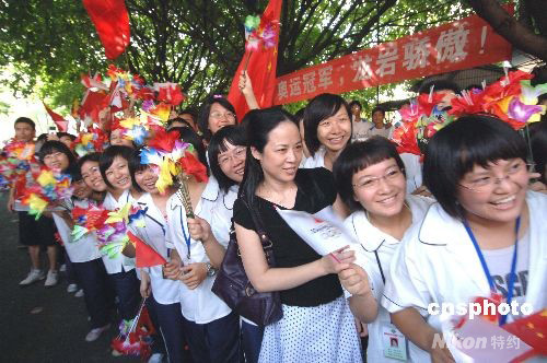 图:福建龙岩籍奥运冠军荣归故乡