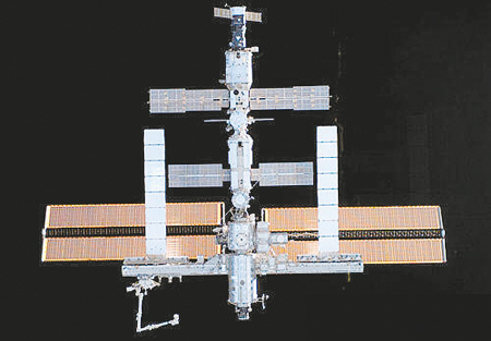 国际空间站,又名"阿尔法"空间站,它由美国,俄罗斯,日本,加拿大