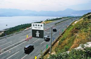 深圳市交通管理部门在葵涌坝岗(白沙湾)举行"深圳盐田至坝岗高速公路