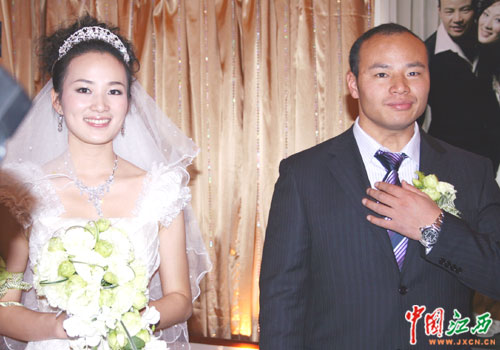 11月29日,奥运冠军江西功勋运动员杨文军在南昌大婚.