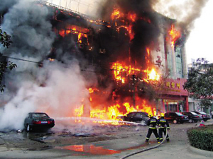 足疗店火灾引发踩踏造成至少7死10伤