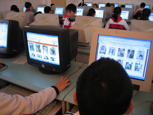 上海东林中学开展真情人物评选主题活动