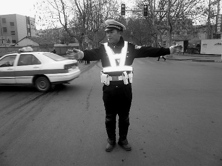 交警单警装备到一线