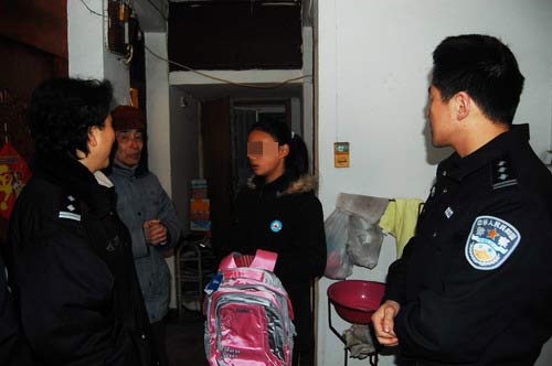 南京民警帮扶吸毒人员子女(图)