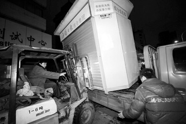 无锡拆除书报亭惹争议