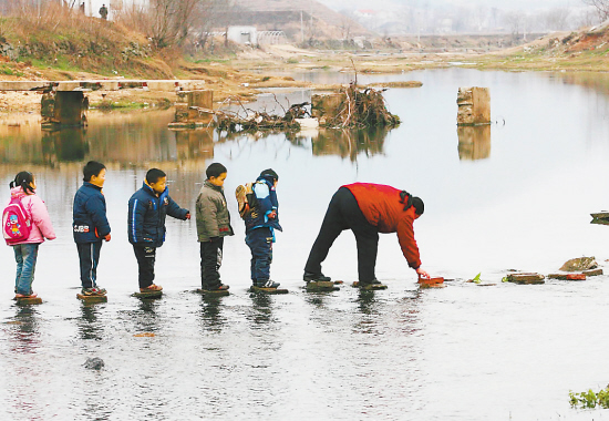 上学,摸着石头过河_新闻中心_新浪网