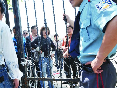 园方负责人躲着不露面,学费退不了家长失耐心