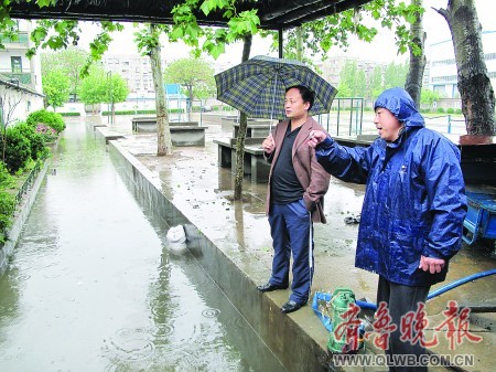 相关链接 多所学校因暴雨受损