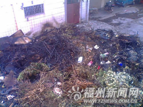 福州:金晖新村起火 八旬依姆爬出房间