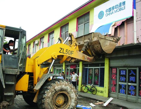 违规广告牌下岗