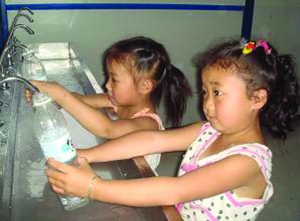 净水走进福利院