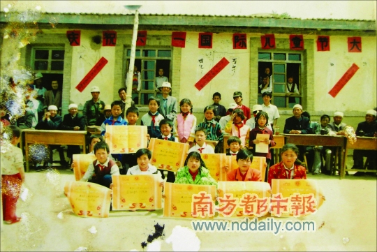 上世纪90年代的张家树小学,前排右二为马燕.