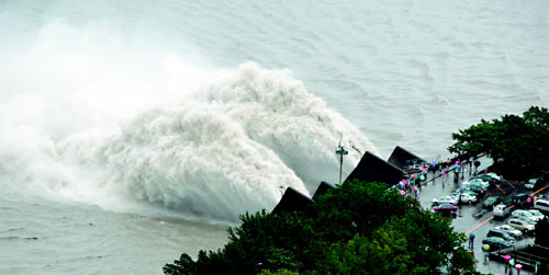 组图:台风莫拉克重创台湾