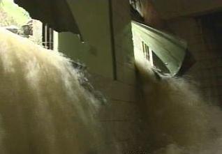 ���˴����ĸ�������ڳ�һ�߰�