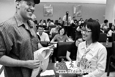 商家练英语亚运抢商机