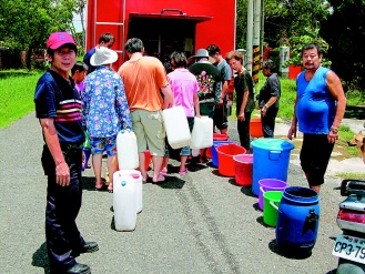 ̨�ϴ����й���Ա�ٹ���˽�������ֿ�Ȫˮ