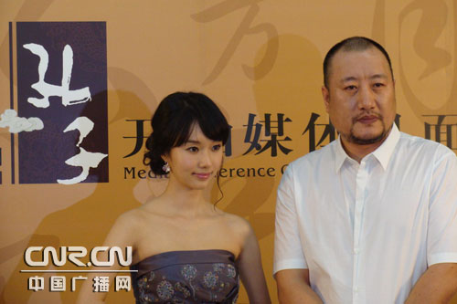 饰演'南子'的韩国演员李贞贤,制片人郑克锋