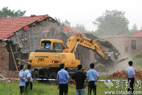 顶风抢建只为捞补偿 荆门拆除违建房两万余平