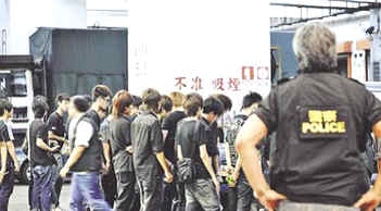 香港黑老大被砍死 近千人吊唁