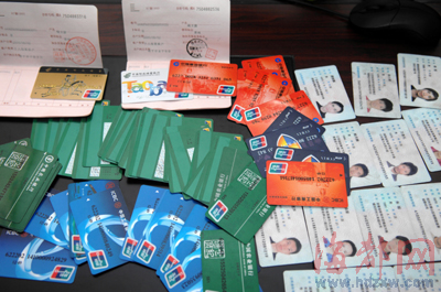 泉州:两男子身藏58张银行卡 男子,银行卡