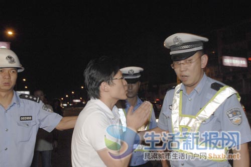 夜查酒驾 醉驾狡辩:我帮朋友开了50米_新闻中心_新浪网