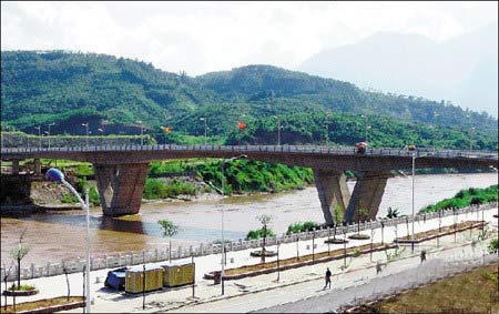 中越红河大桥9月1日建成试通车(图)