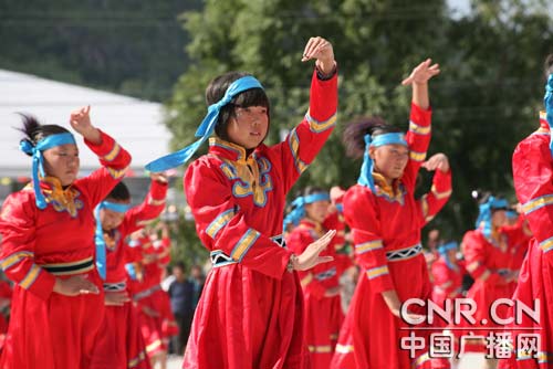 扎兰屯南木鄂伦春民族庆祝建乡60周年(组图)_新闻中心_新浪网