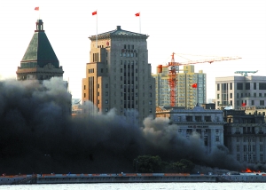 上海新外滩工地失火