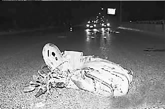 上海一宝马车撞死人后逃逸