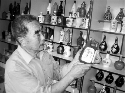不喝酒的他收藏酒瓶5000多个