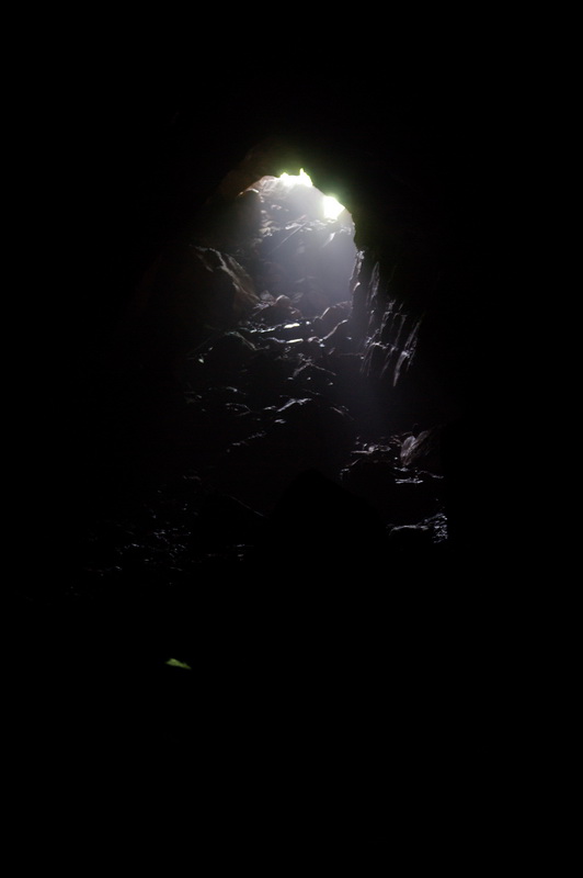 神秘洞穴现身神农架关门山景区