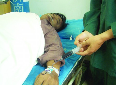 这家羊汤馆调料盐咋有点甜? 三食客喝完羊汤出