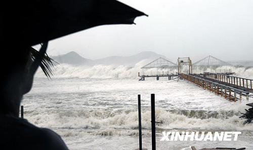 海口机场52个航班因台风凯萨娜取消