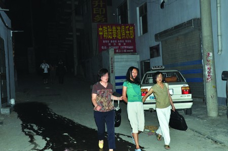 假扮情侣智擒女毒贩 与吸毒者假扮情侣擒毒贩_新闻中心_新浪网