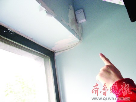 雨水管爆裂泡坏业主地板 物业和保险公司协调